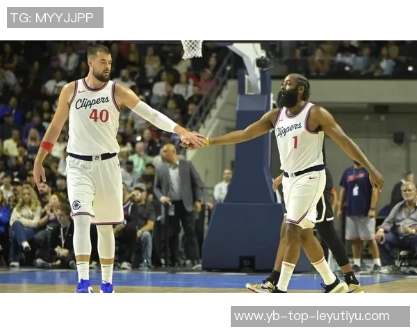 快船半场领先鹈鹕8分哈登贡献16分6助攻祖巴茨与普尔各得14分 快船半场领先鹈鹕8分哈登贡献16分6助攻祖巴茨与普尔各得14分